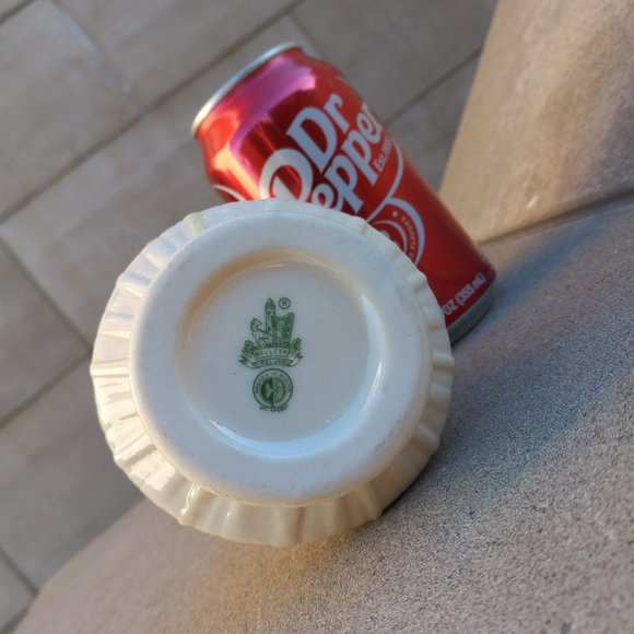 BELLEEK Ireland NILE Parian Bud Vase 6th Gen. 1965-1980 - Picture 7 of 10